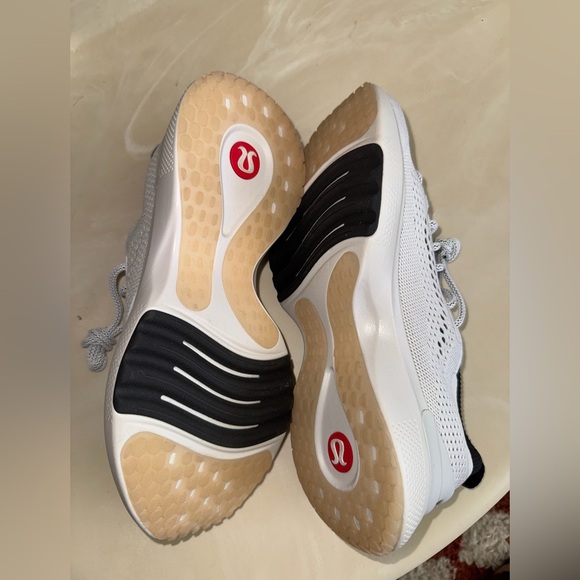 NWOT Lululemon Women's Chargefeel 3 Workout Shoe white/black - Picture 12 of 12